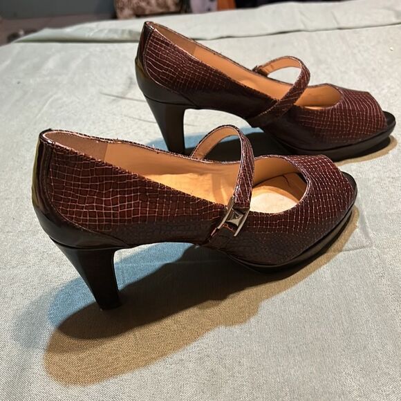 Alex Marie Peep Toe Heals - Picture 5 of 13